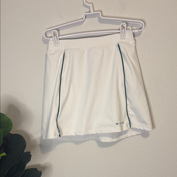 Wilo the label Medium White Athletic Skort with Green Trim - Picture 7 of 7
